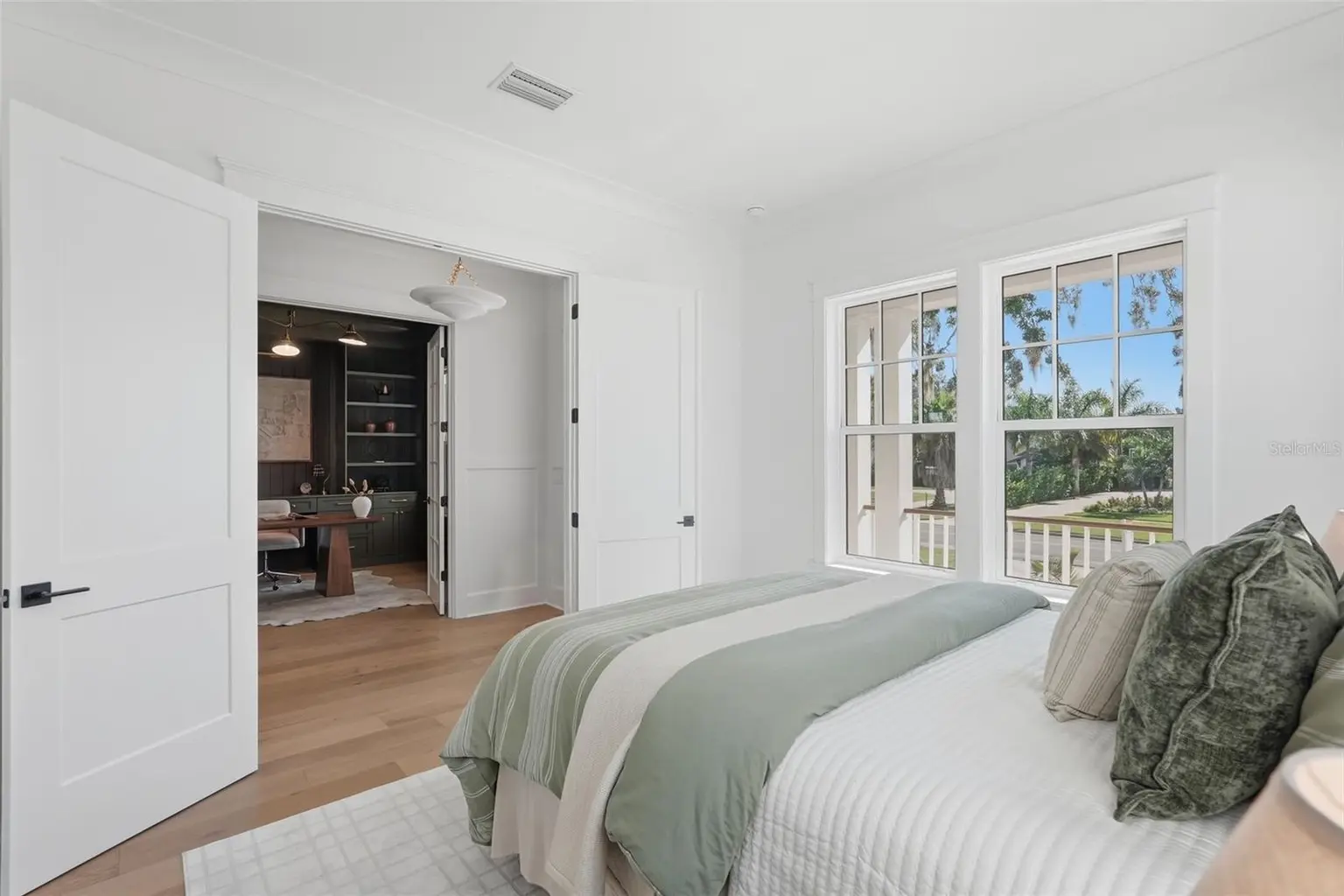 822 SNELL ISLE BOULEVARD NE, ST PETERSBURG, FL, photo 9 of 49