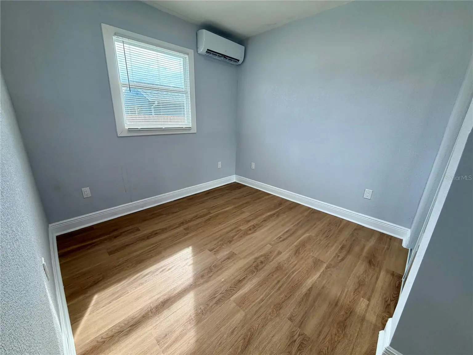 301 80TH AVENUE NE, ST PETERSBURG, FL, photo 6 of 43