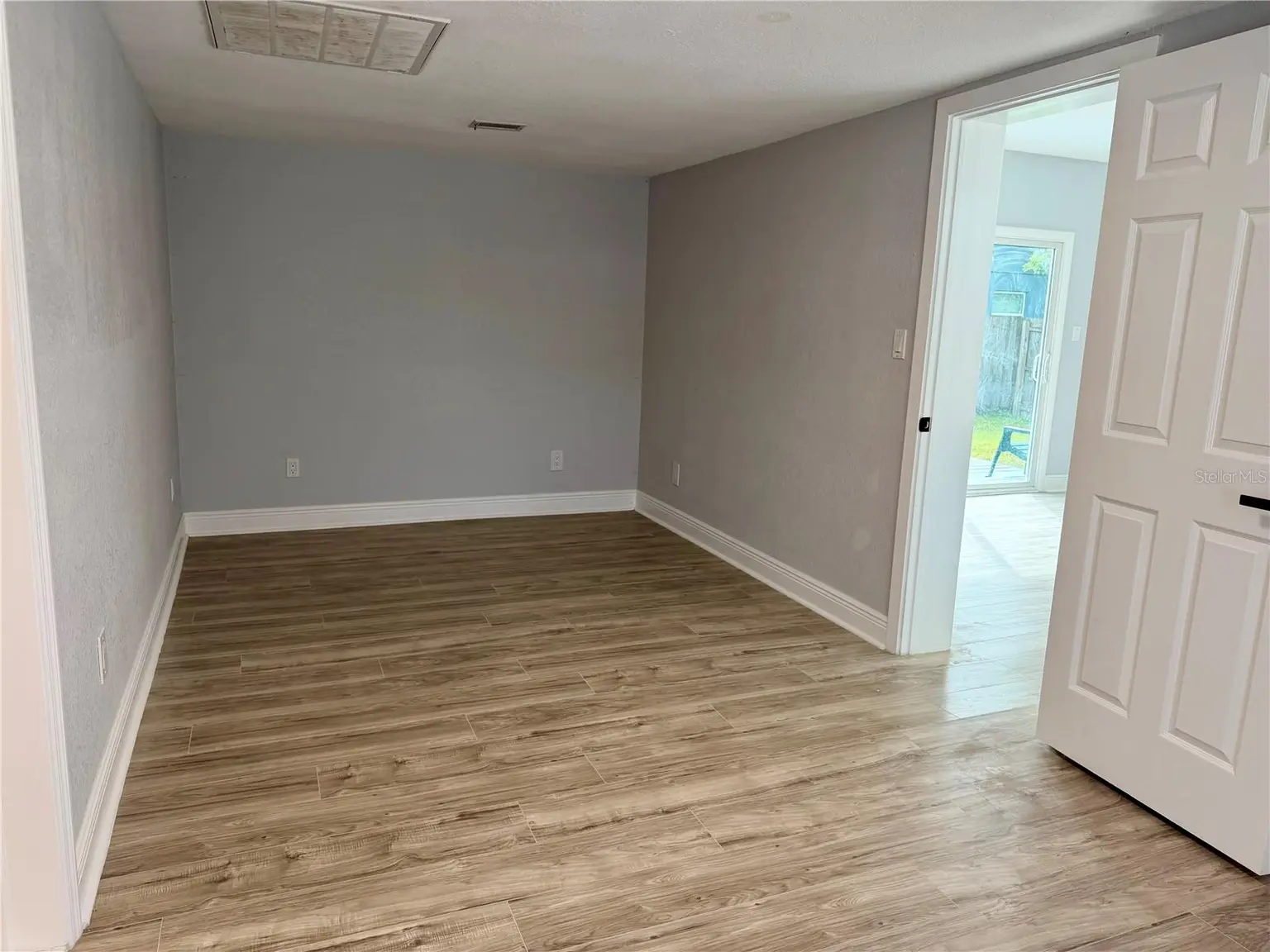 301 80TH AVENUE NE, ST PETERSBURG, FL, photo 19 of 43