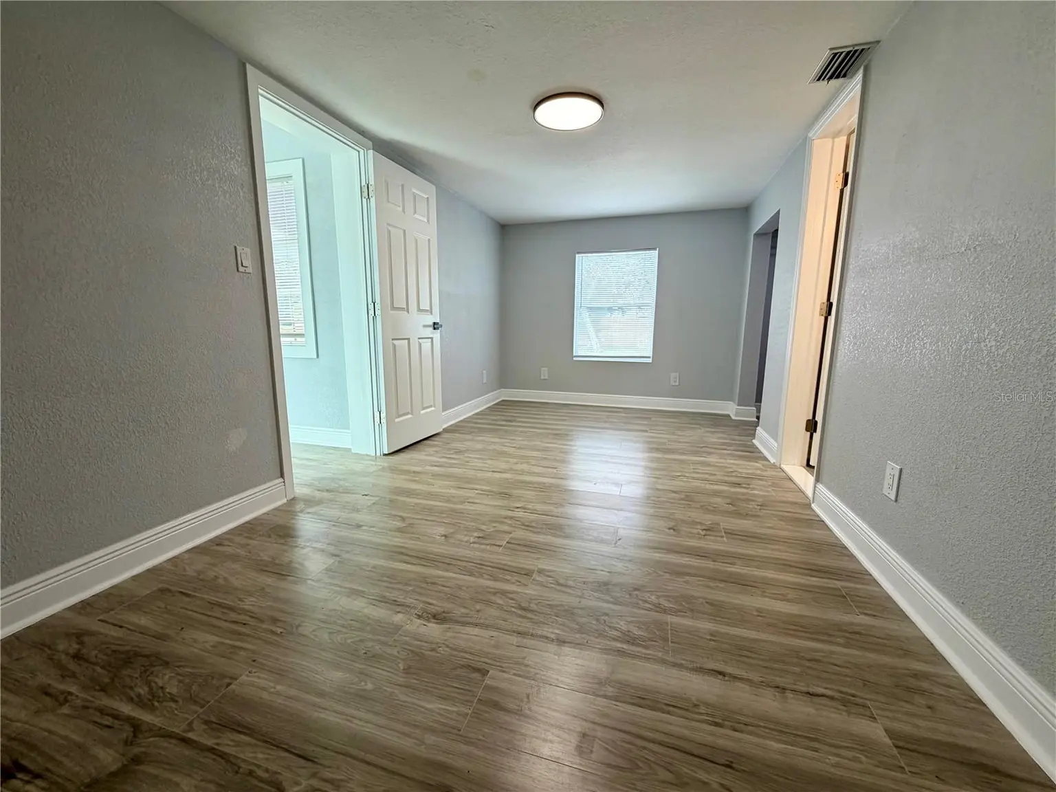 301 80TH AVENUE NE, ST PETERSBURG, FL, photo 20 of 43