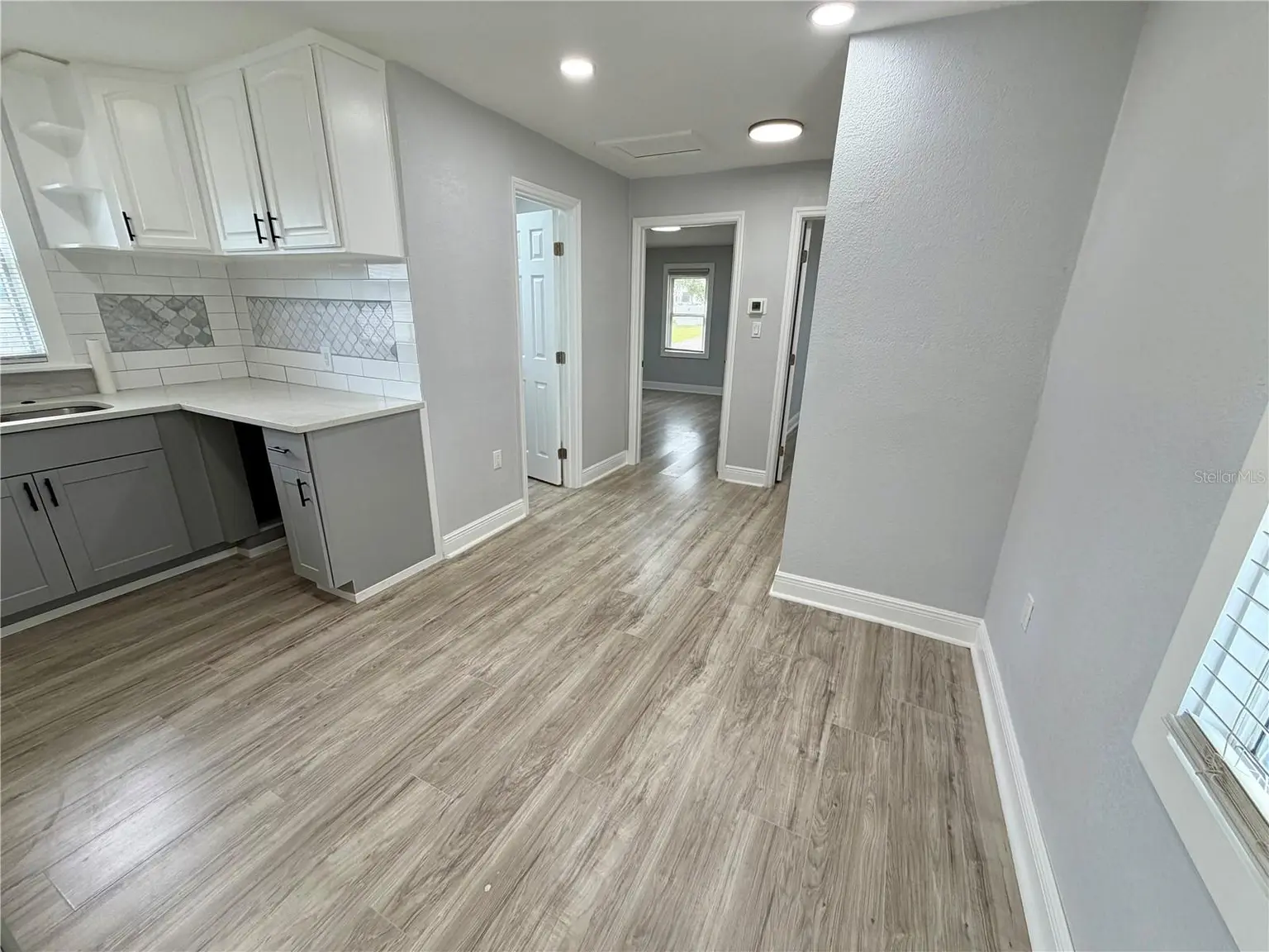 301 80TH AVENUE NE, ST PETERSBURG, FL, photo 17 of 43