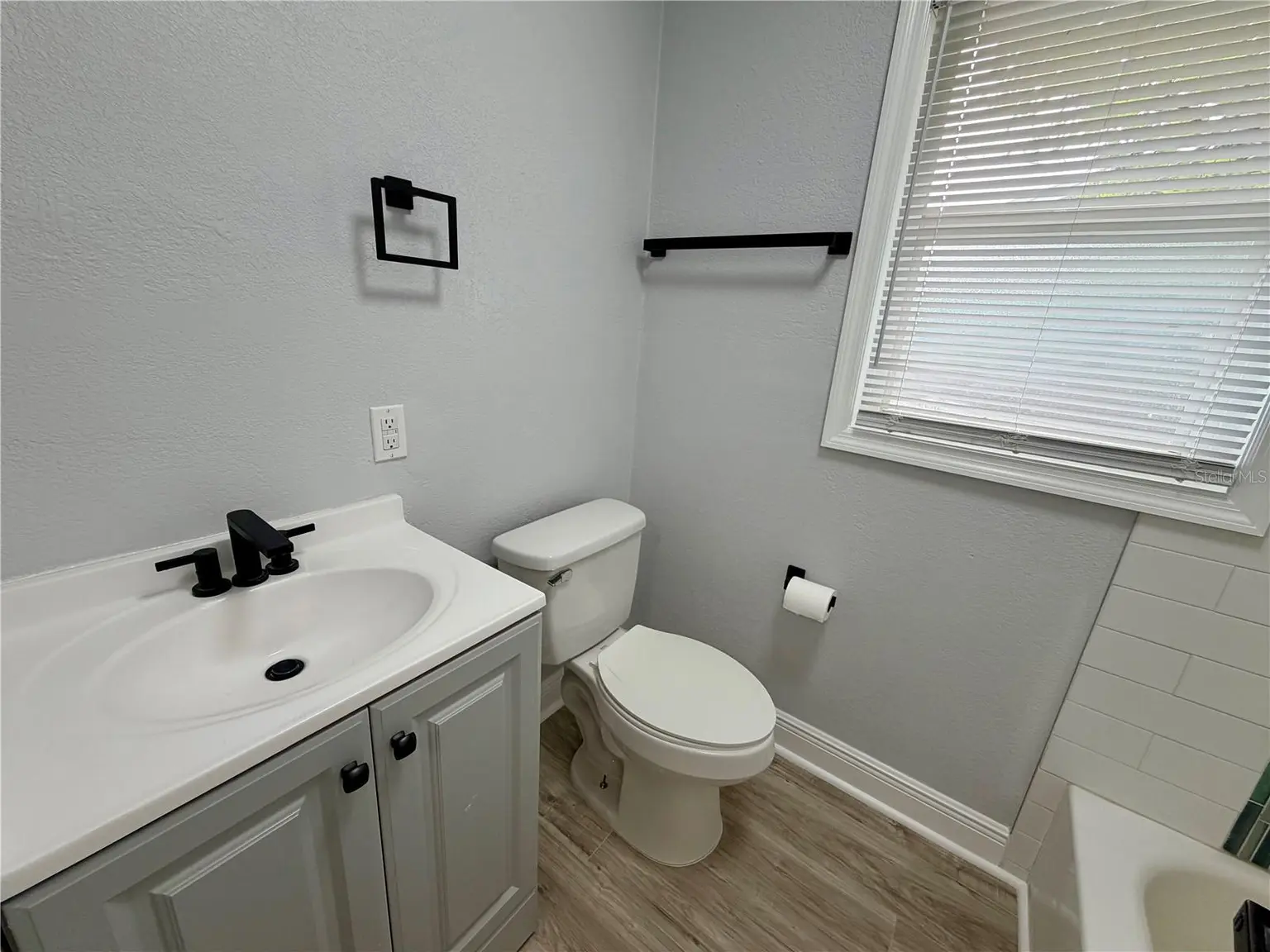 301 80TH AVENUE NE, ST PETERSBURG, FL, photo 23 of 43