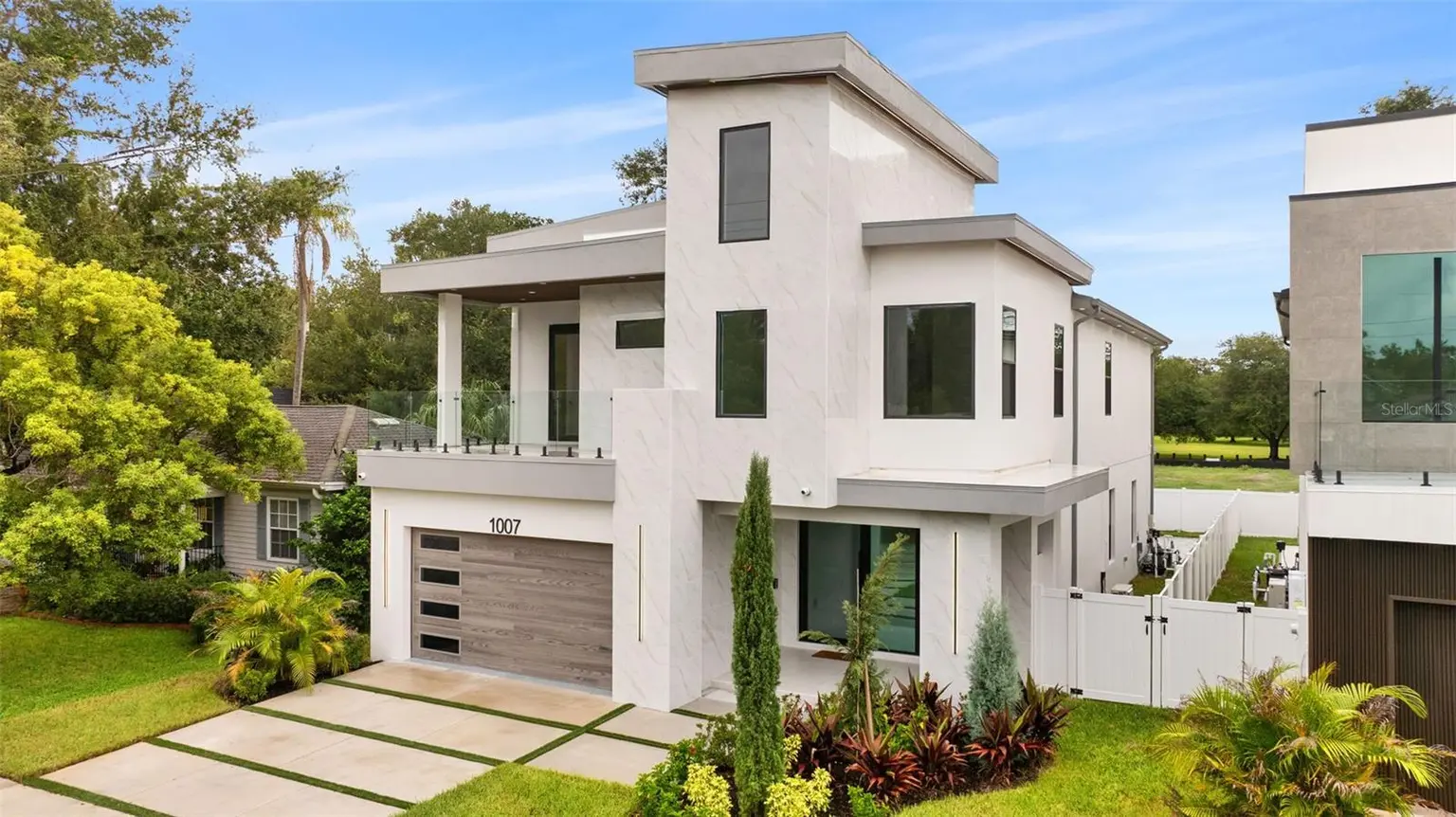 Suburb Royal home, photo 7 of 8