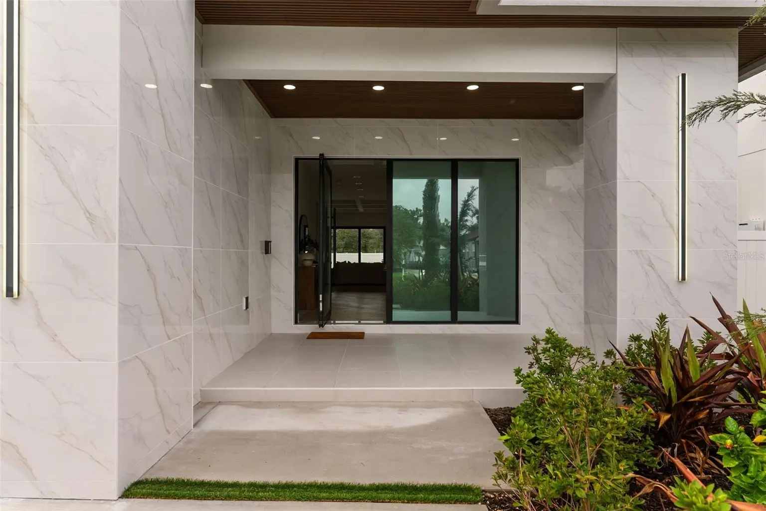 1007 W BRADDOCK STREET, TAMPA, FL, photo 5 of 60