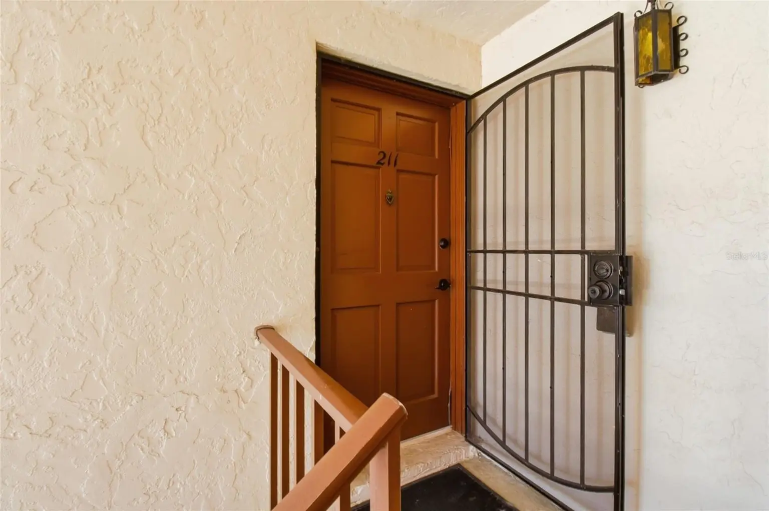 211 FERNWOOD CIRCLE #211, SEMINOLE, FL, photo 2 of 39