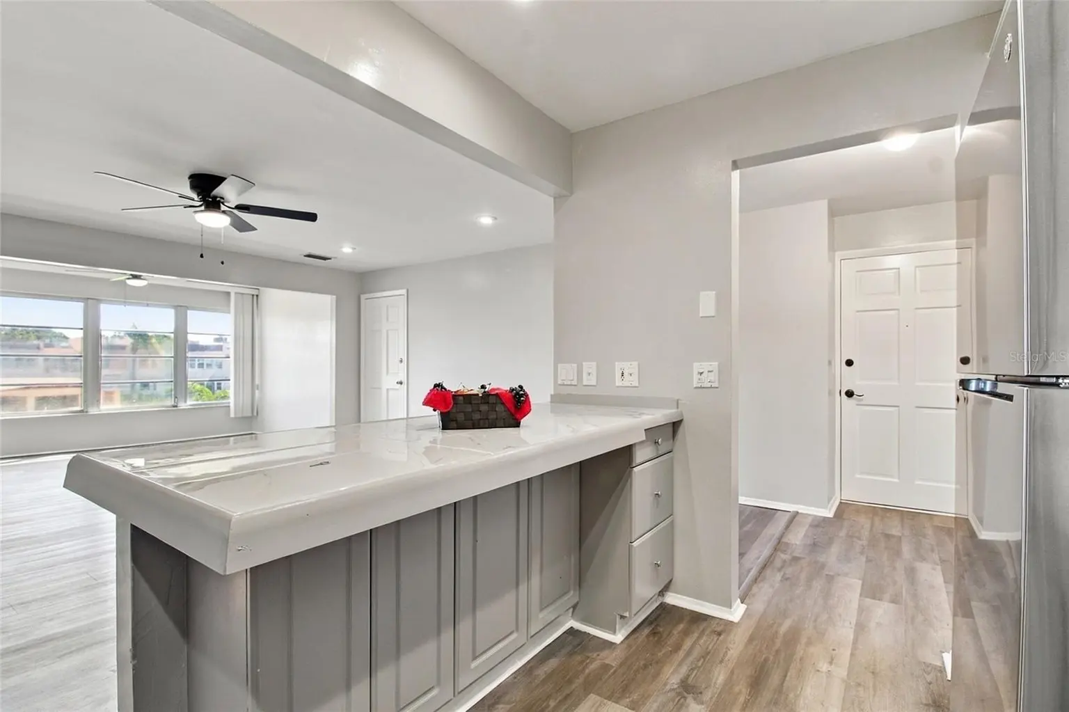 211 FERNWOOD CIRCLE #211, SEMINOLE, FL, photo 10 of 39