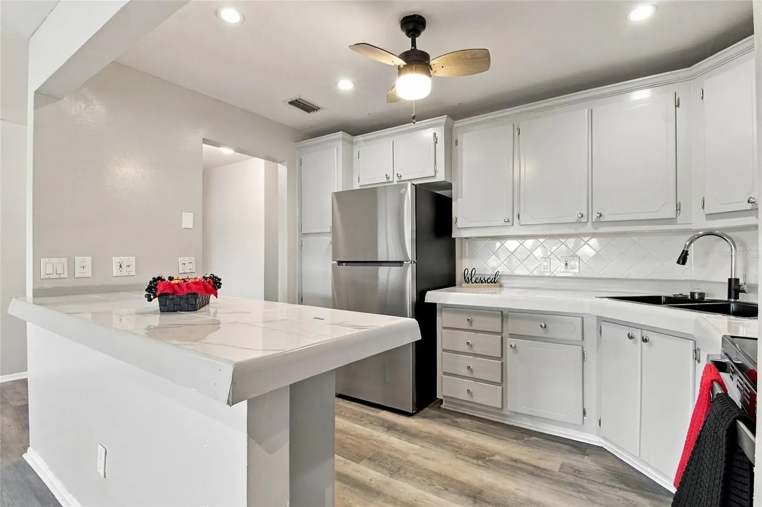 211 FERNWOOD CIRCLE #211, SEMINOLE, FL, photo 11 of 39