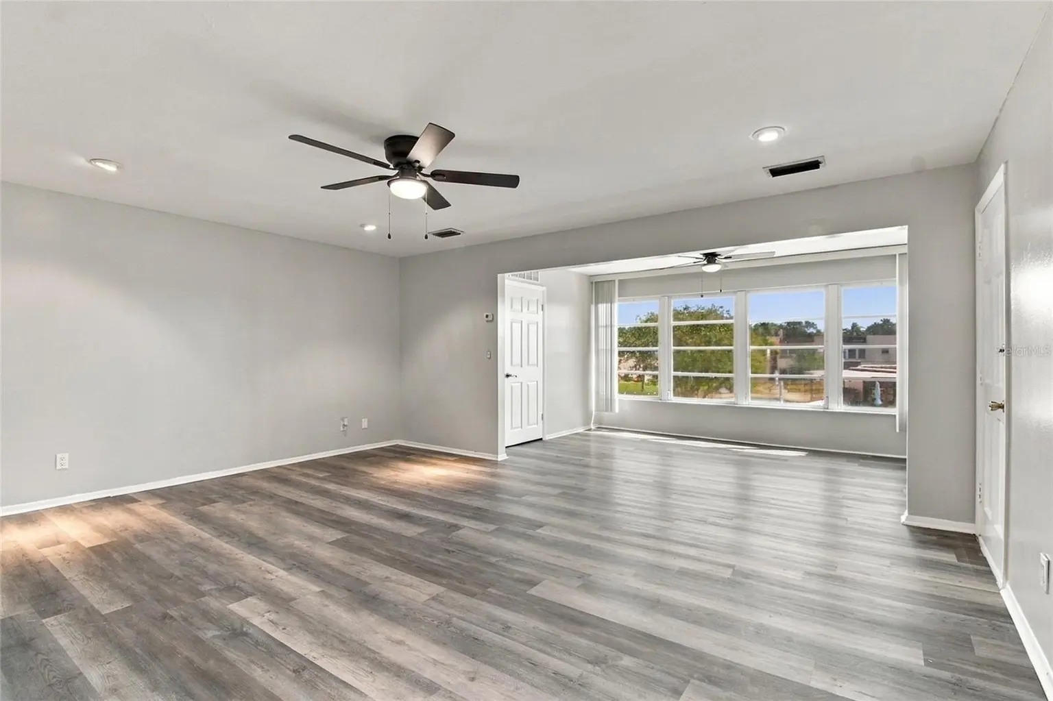 211 FERNWOOD CIRCLE #211, SEMINOLE, FL, photo 13 of 39