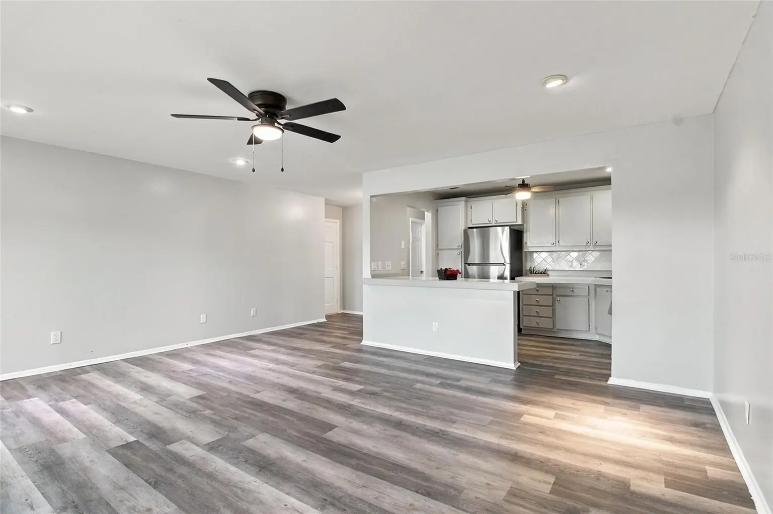 211 FERNWOOD CIRCLE #211, SEMINOLE, FL, photo 14 of 39