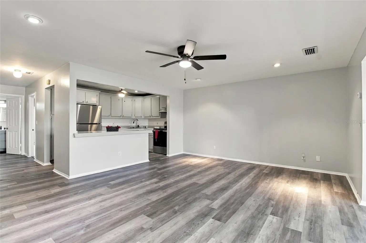 211 FERNWOOD CIRCLE #211, SEMINOLE, FL, photo 15 of 39