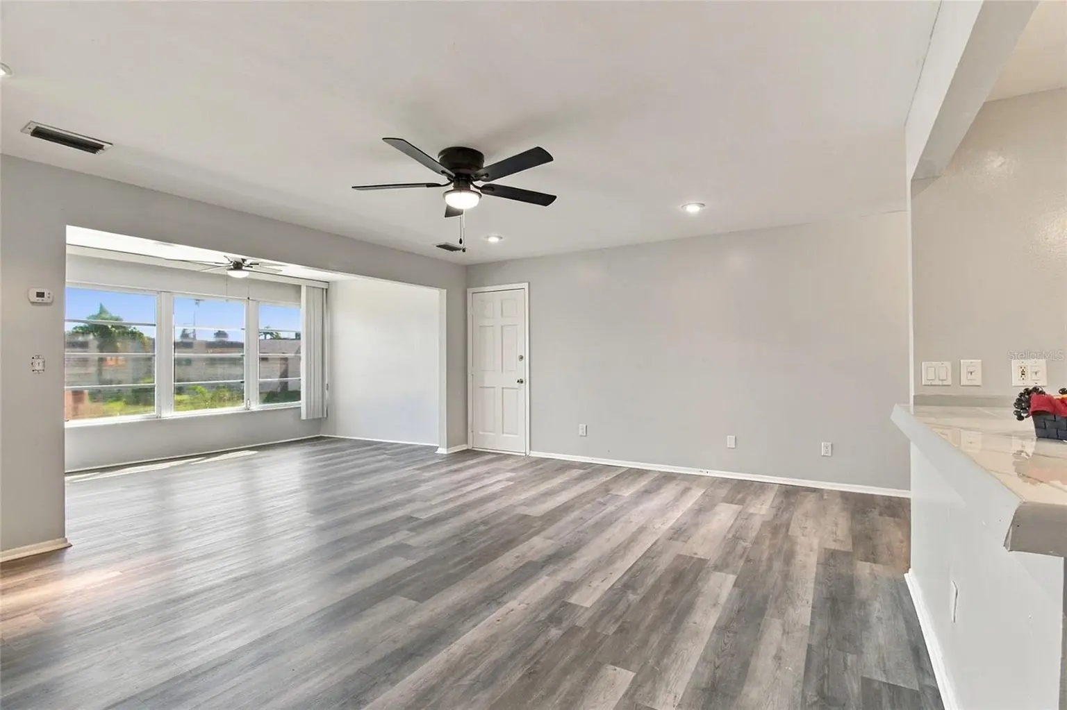 211 FERNWOOD CIRCLE #211, SEMINOLE, FL, photo 17 of 39
