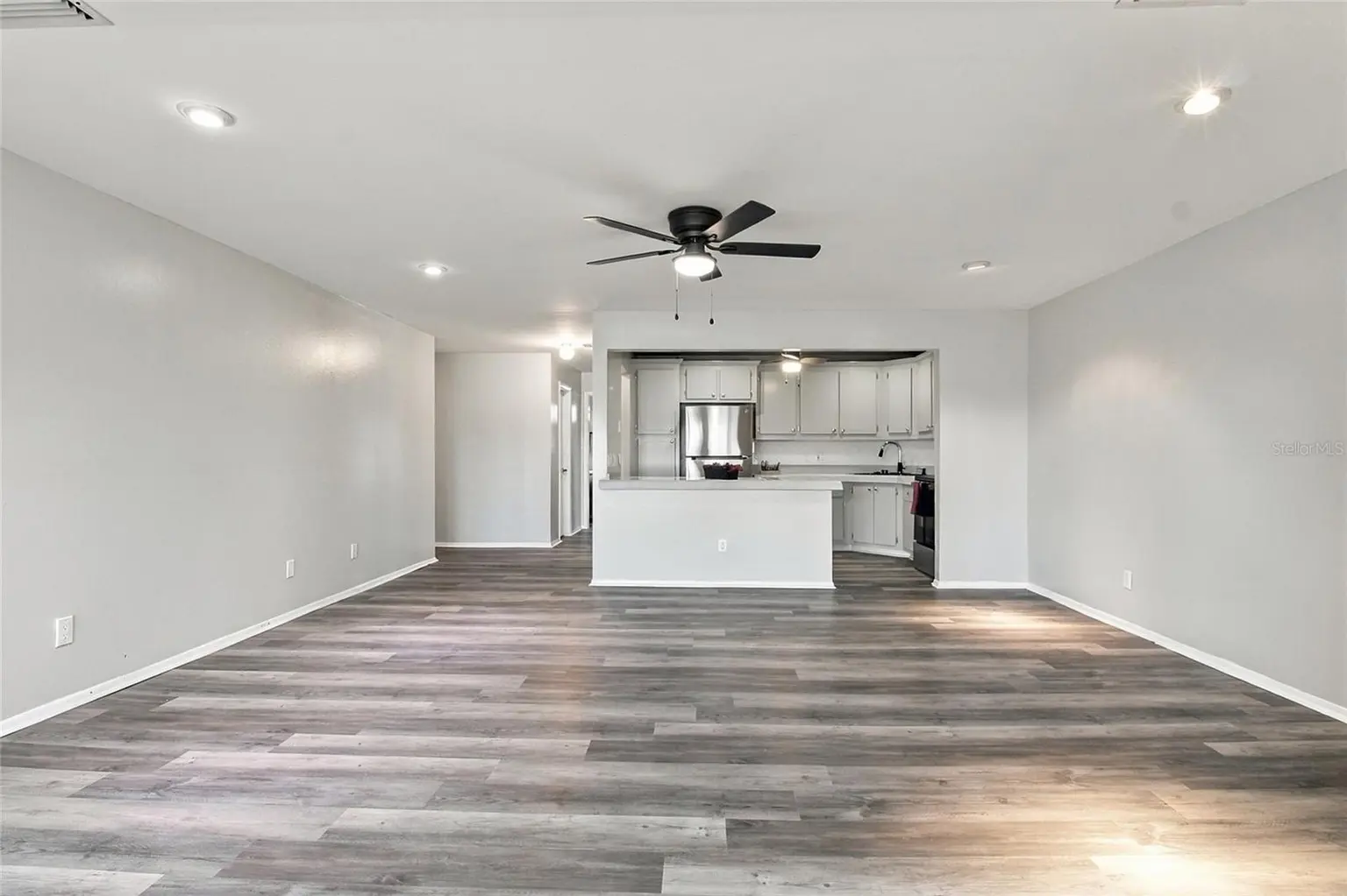 211 FERNWOOD CIRCLE #211, SEMINOLE, FL, photo 19 of 39