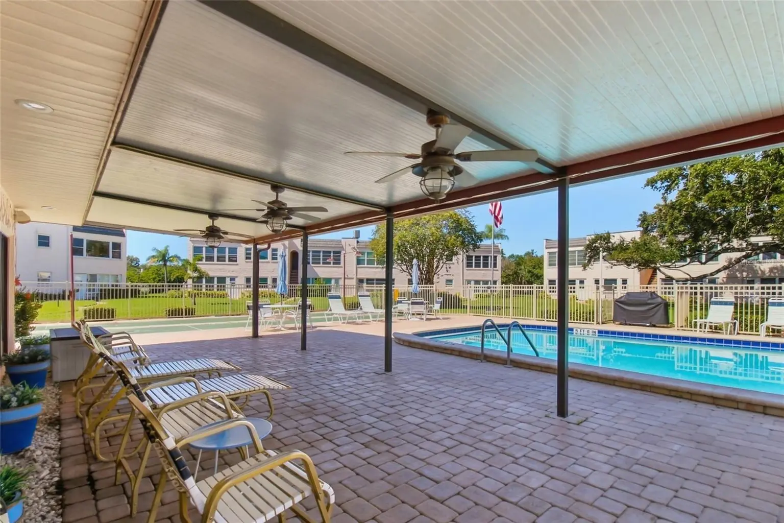 211 FERNWOOD CIRCLE #211, SEMINOLE, FL, photo 32 of 39