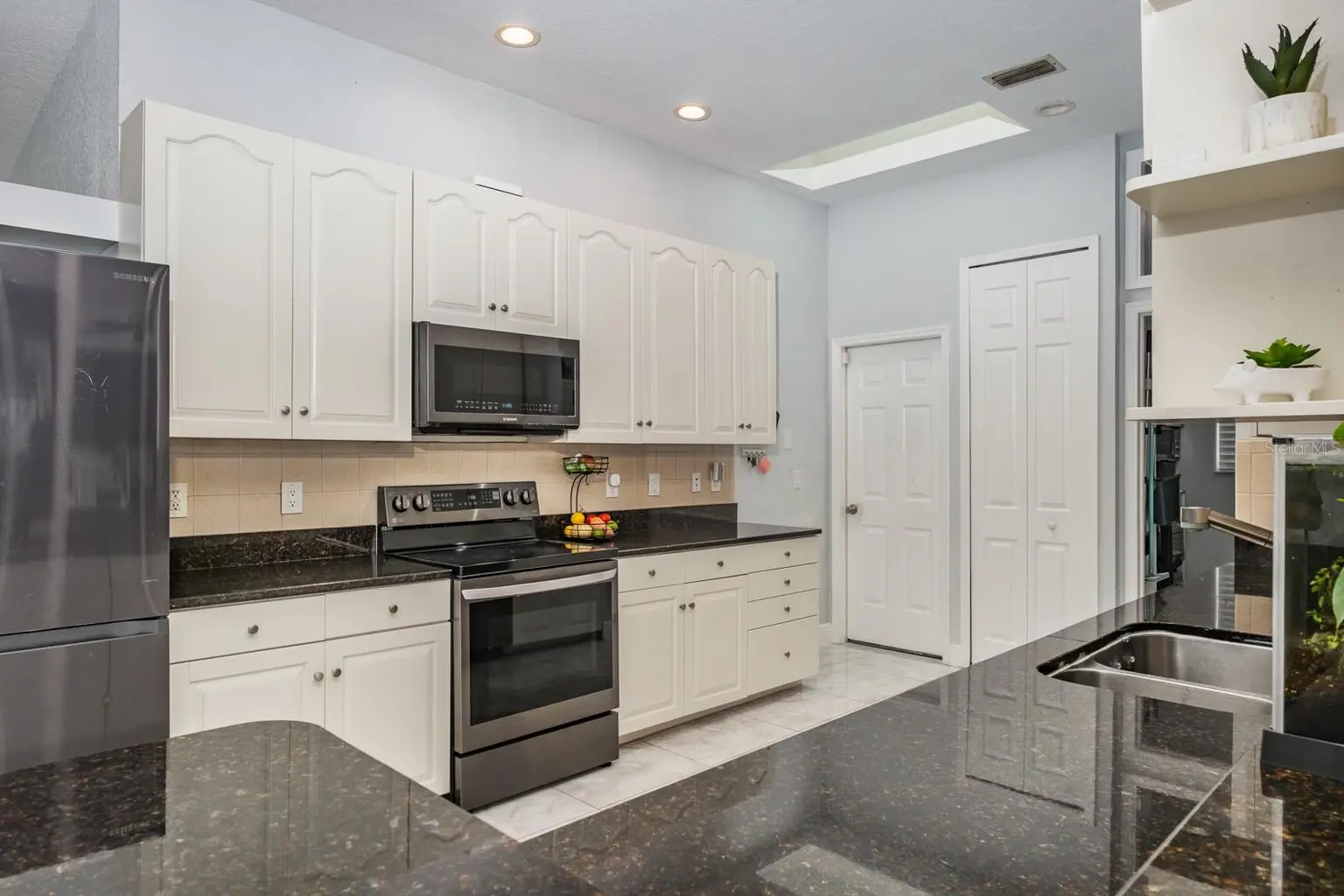121 7TH STREET, BELLEAIR BEACH, FL, photo 9 of 32