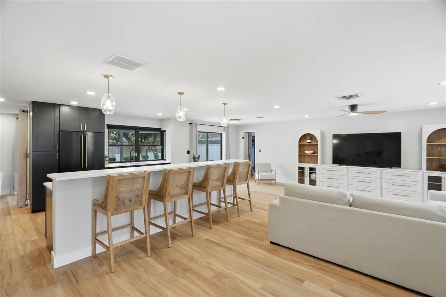 330 PATICA RD NE, ST PETERSBURG, FL, photo 7 of 45