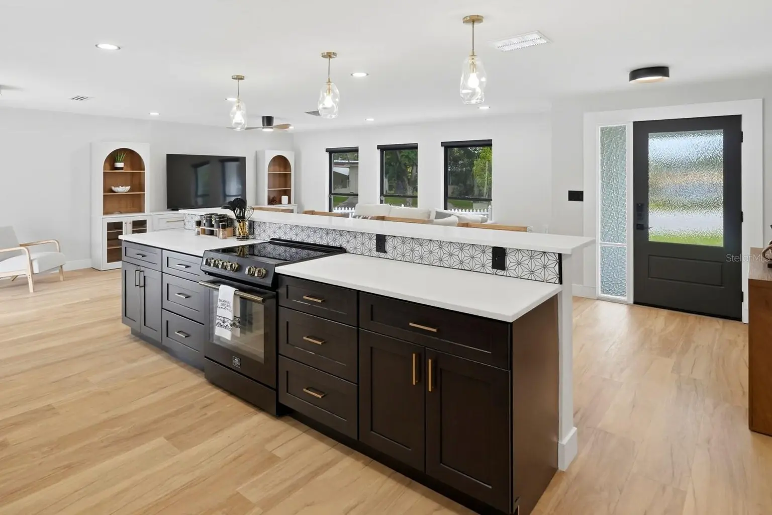 330 PATICA RD NE, ST PETERSBURG, FL, photo 12 of 45