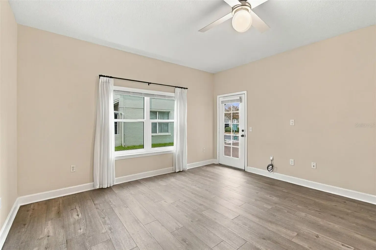 5303 POINT PLEASANT LANE, TAMPA, FL, photo 7 of 41