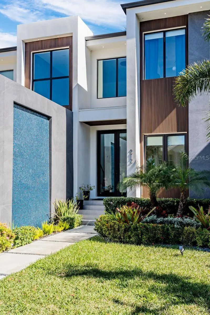 212 S RENELLIE DRIVE, TAMPA, FL, photo 1 of 23
