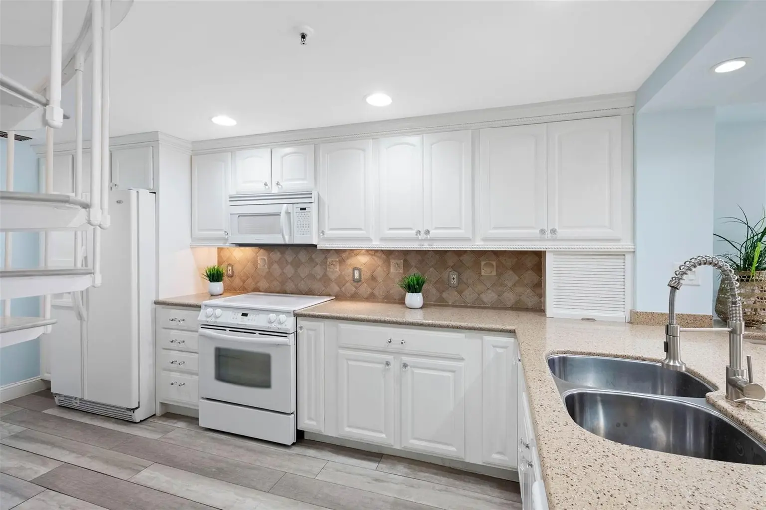 19700 GULF BOULEVARD #202, INDIAN SHORES, FL, photo 15 of 51