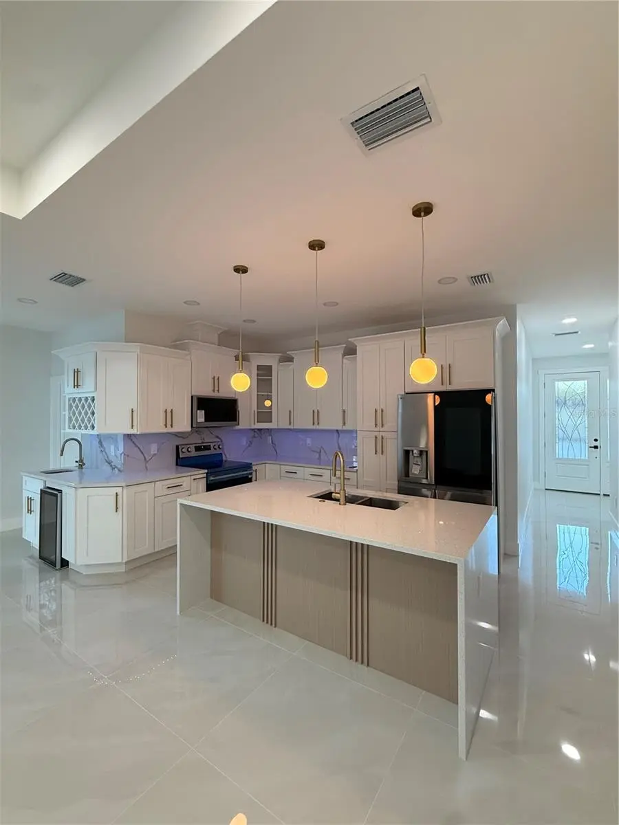 8606 N ALASKA STREET, TAMPA, FL, photo 8 of 35