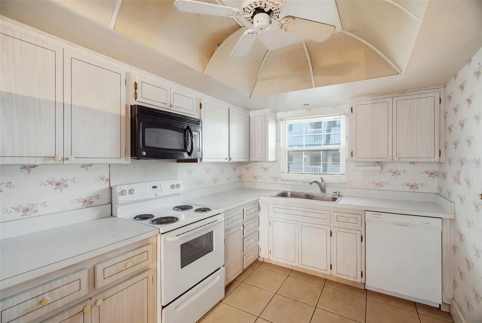 131 BLUFF VIEW DRIVE #107, BELLEAIR BLUFFS, FL, photo 6 of 27