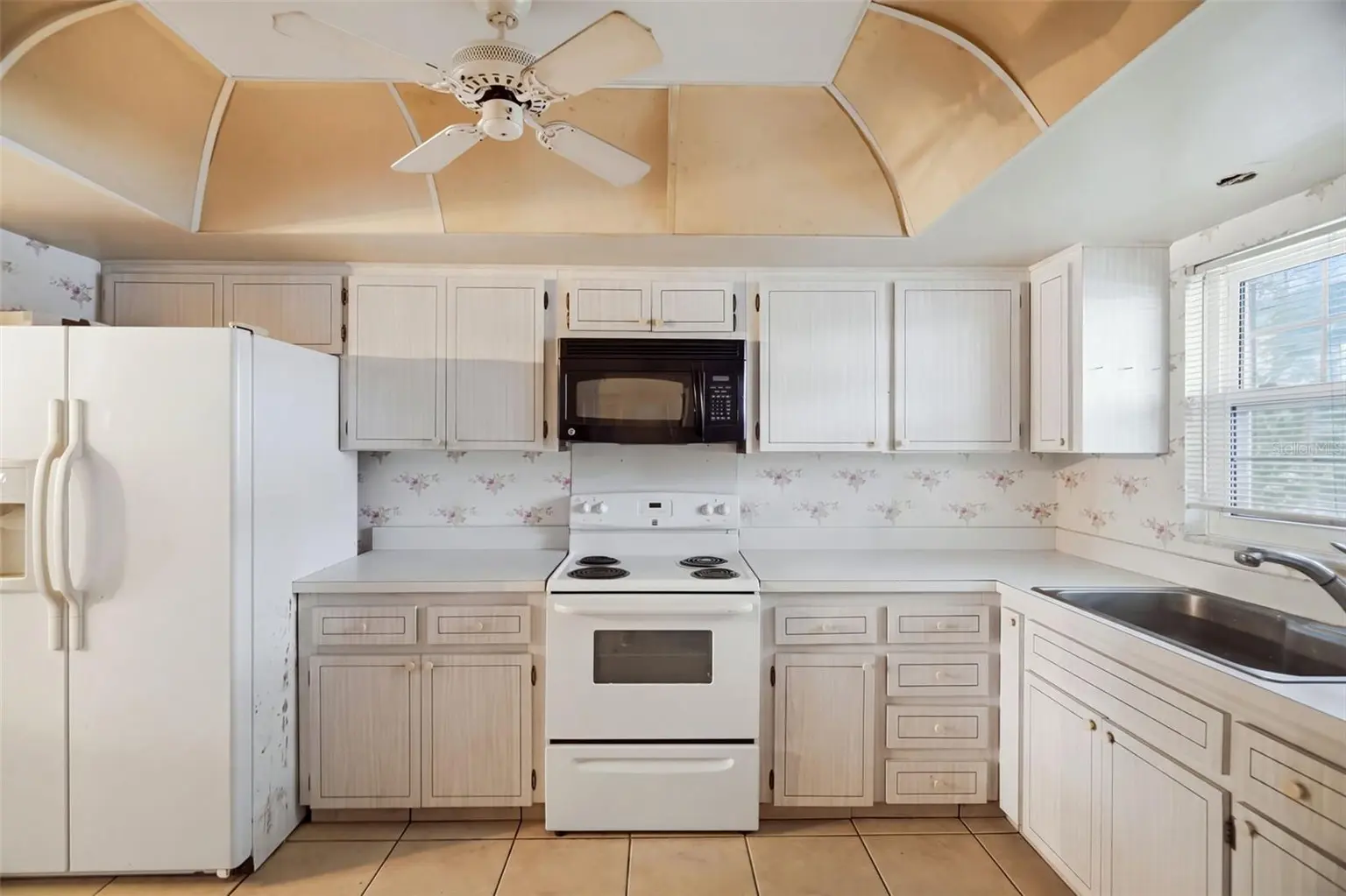 131 BLUFF VIEW DRIVE #107, BELLEAIR BLUFFS, FL, photo 7 of 27