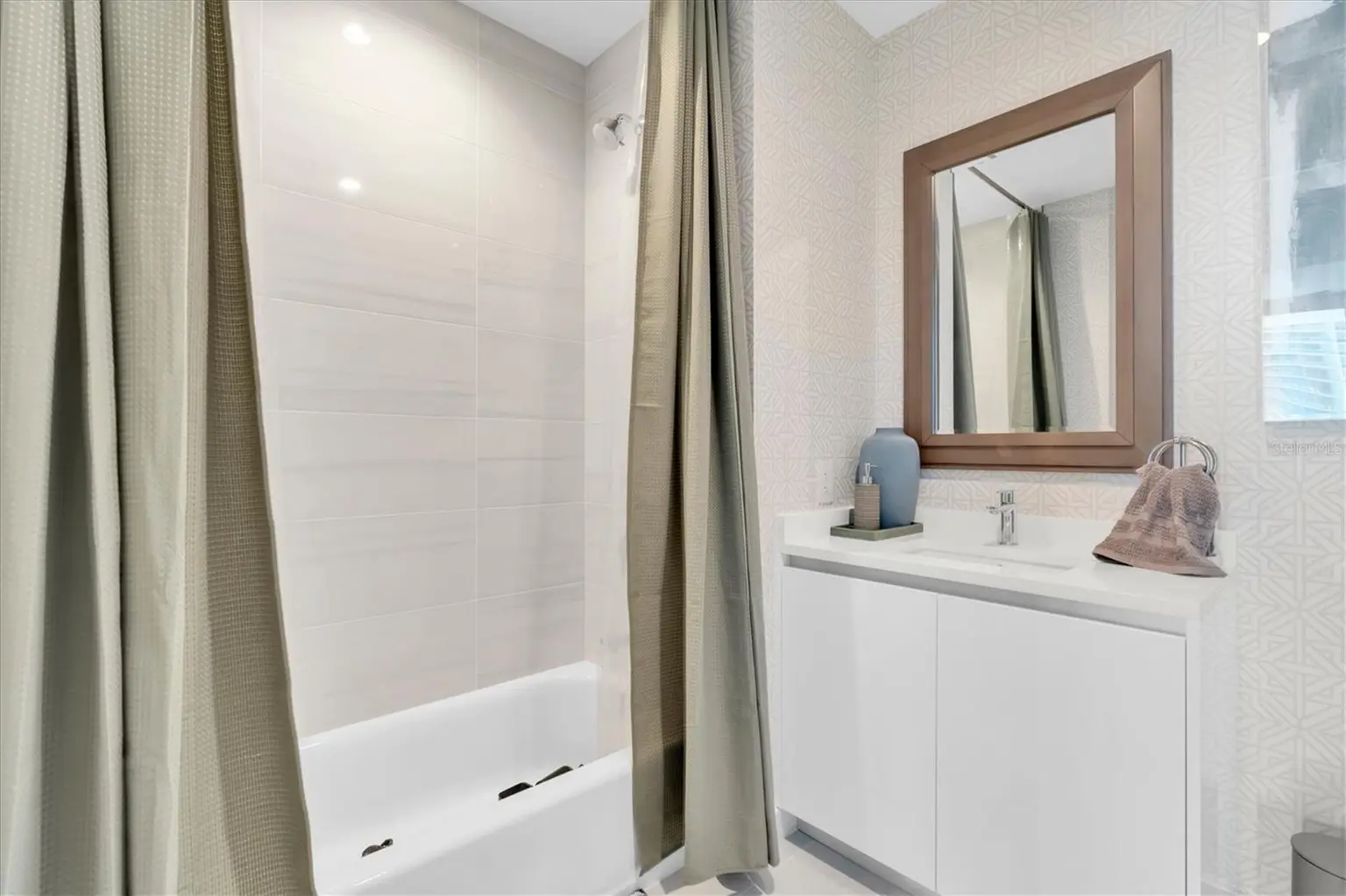 400 CENTRAL AVENUE #2005, ST PETERSBURG, FL, photo 29 of 59