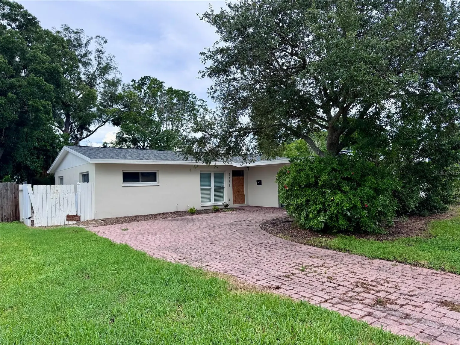 3701 SHORE ACRES BOULEVARD NE, ST PETERSBURG, FL, photo 2 of 36