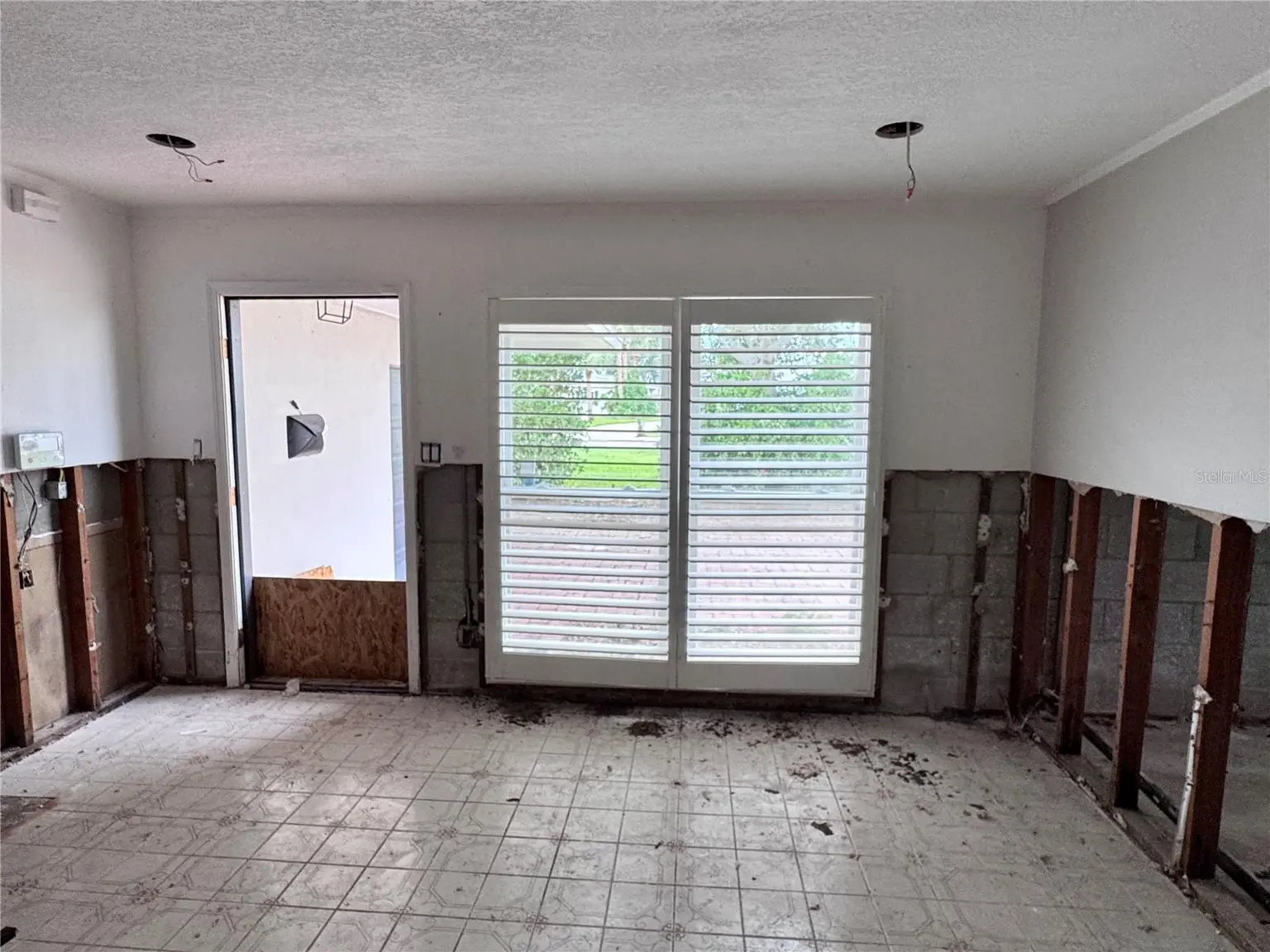 3701 SHORE ACRES BOULEVARD NE, ST PETERSBURG, FL, photo 5 of 36