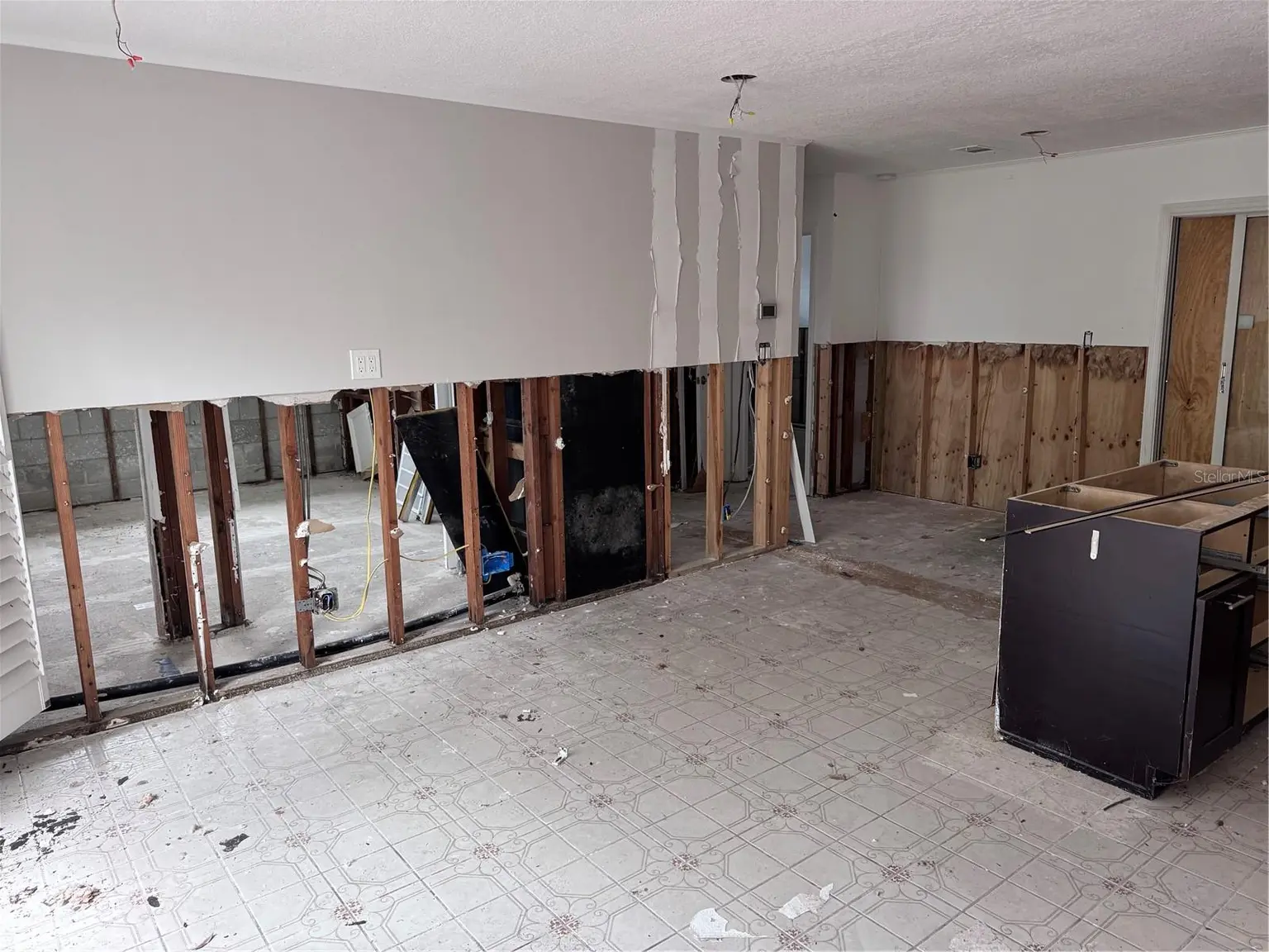 3701 SHORE ACRES BOULEVARD NE, ST PETERSBURG, FL, photo 6 of 36