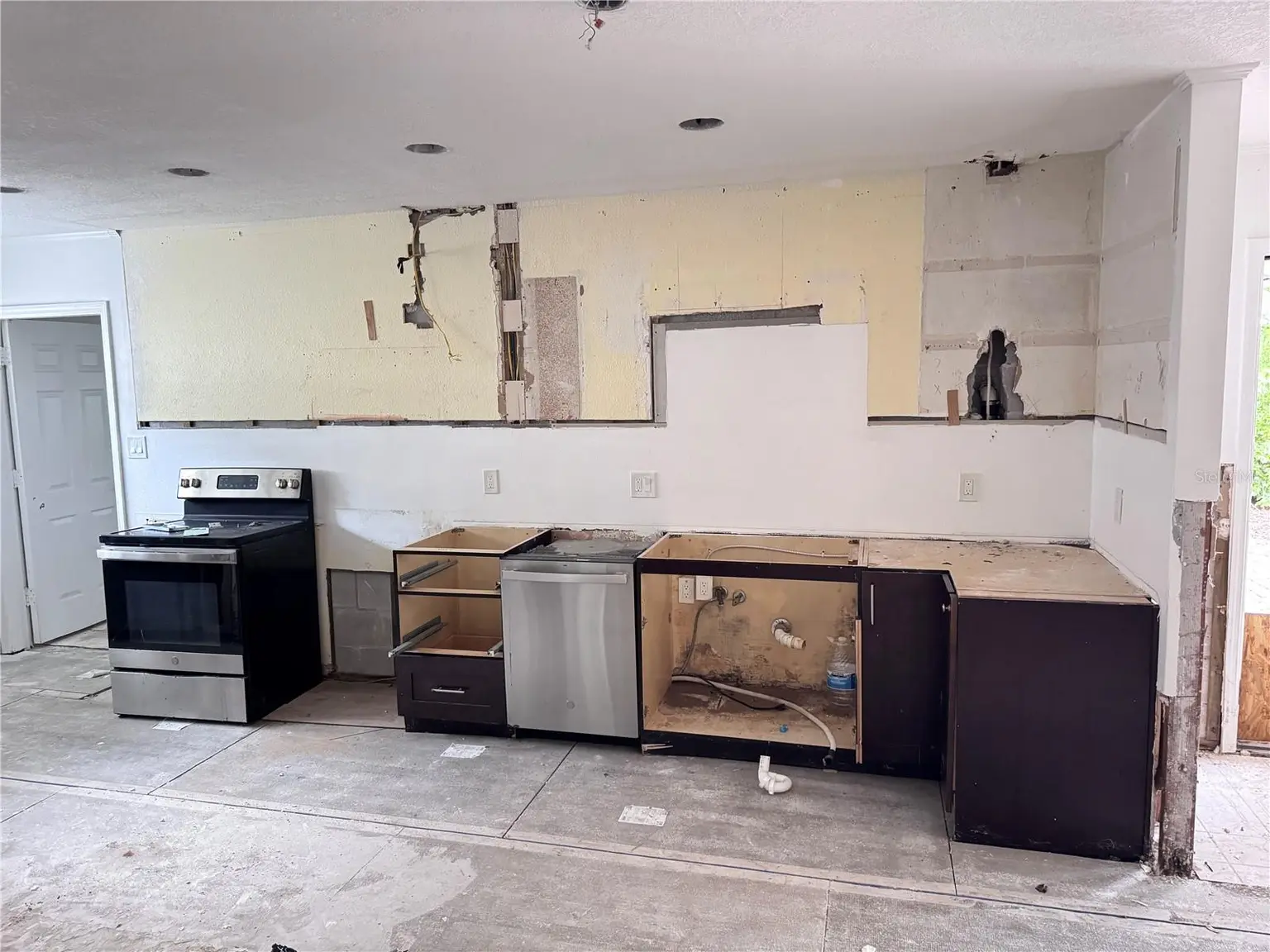 3701 SHORE ACRES BOULEVARD NE, ST PETERSBURG, FL, photo 9 of 36