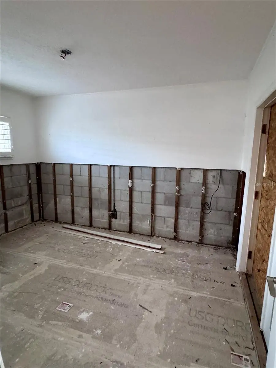 3701 SHORE ACRES BOULEVARD NE, ST PETERSBURG, FL, photo 14 of 36