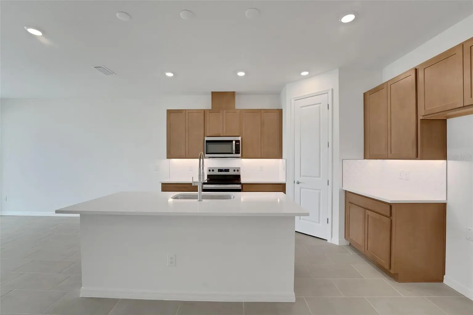 31630 OCEAN BREEZE DRIVE, SAN ANTONIO, FL, photo 10 of 26