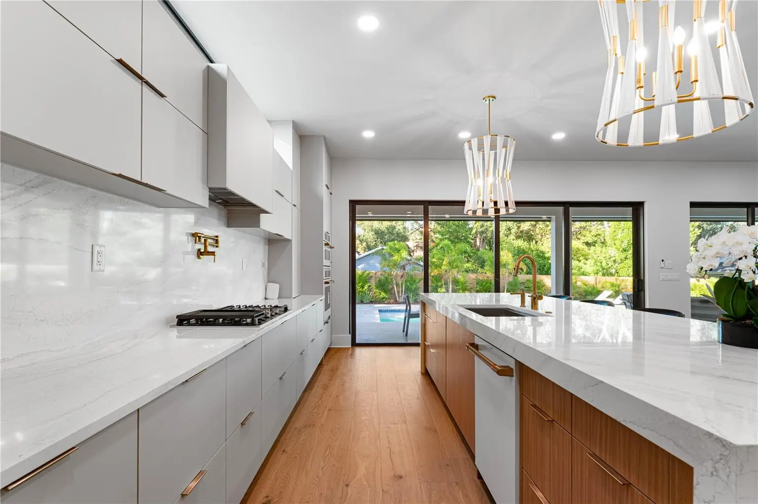 1009 W CORAL STREET, TAMPA, FL, photo 6 of 23