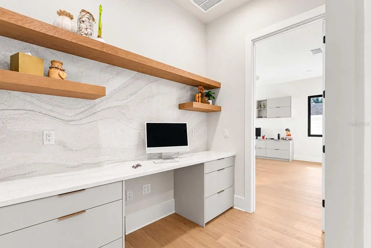 904 W FRIBLEY STREET, TAMPA, FL, photo 12 of 29