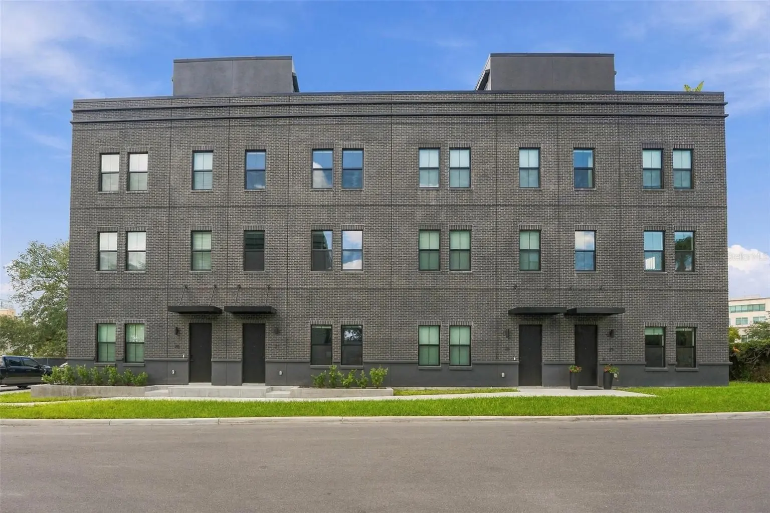Canvas Tpa Townhomes home, photo 2 of 8