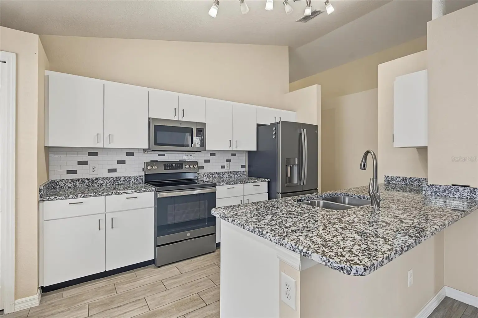 5809 BLACK WALNUT COURT, TAMPA, FL, photo 9 of 31