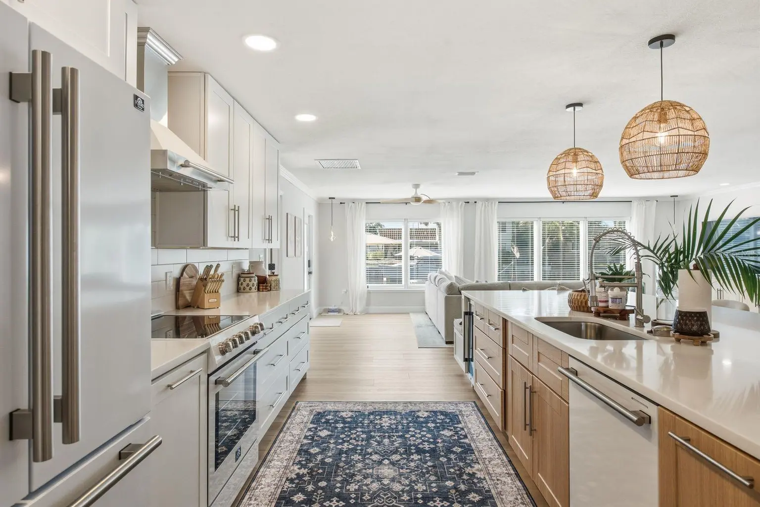3932 SHORE ACRES BOULEVARD NE, ST PETERSBURG, FL, photo 5 of 43