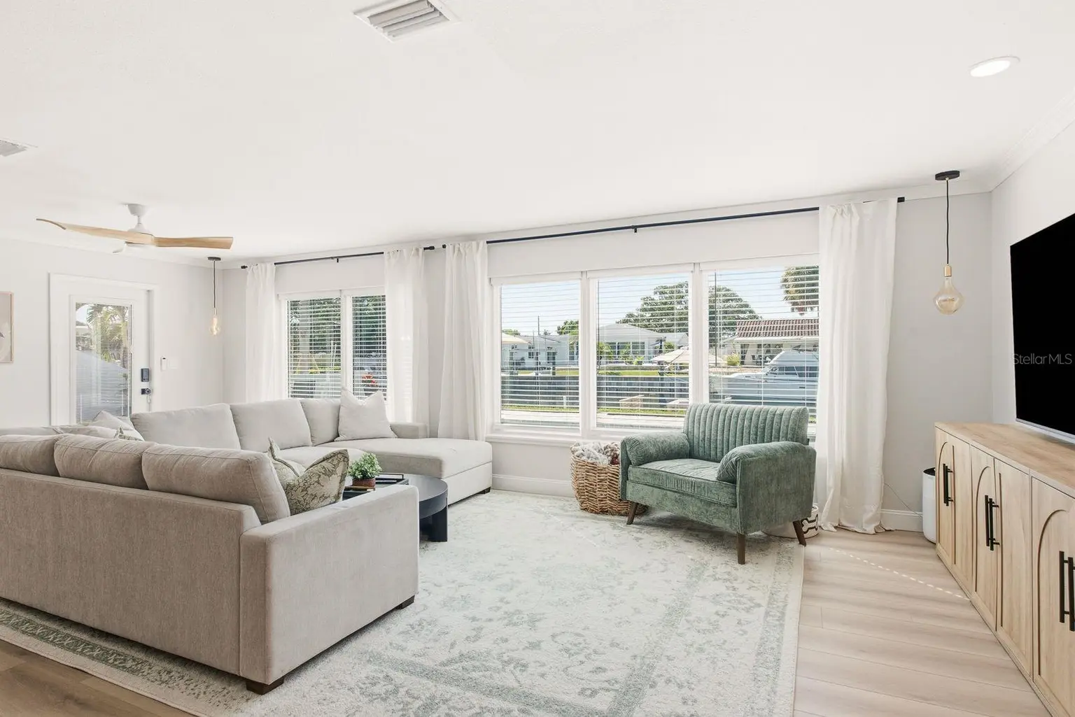 3932 SHORE ACRES BOULEVARD NE, ST PETERSBURG, FL, photo 15 of 43