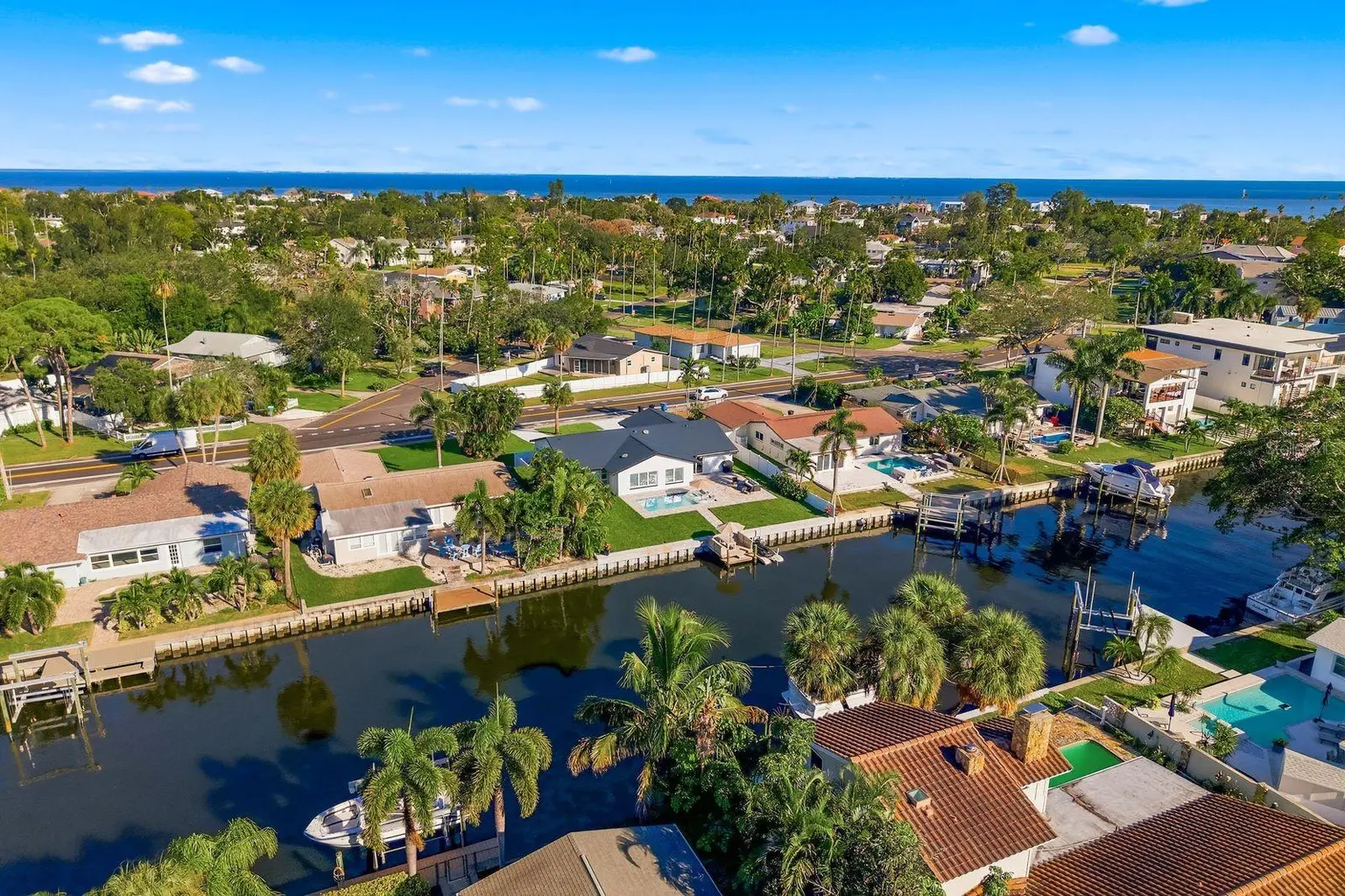 3932 SHORE ACRES BOULEVARD NE, ST PETERSBURG, FL, photo 40 of 43