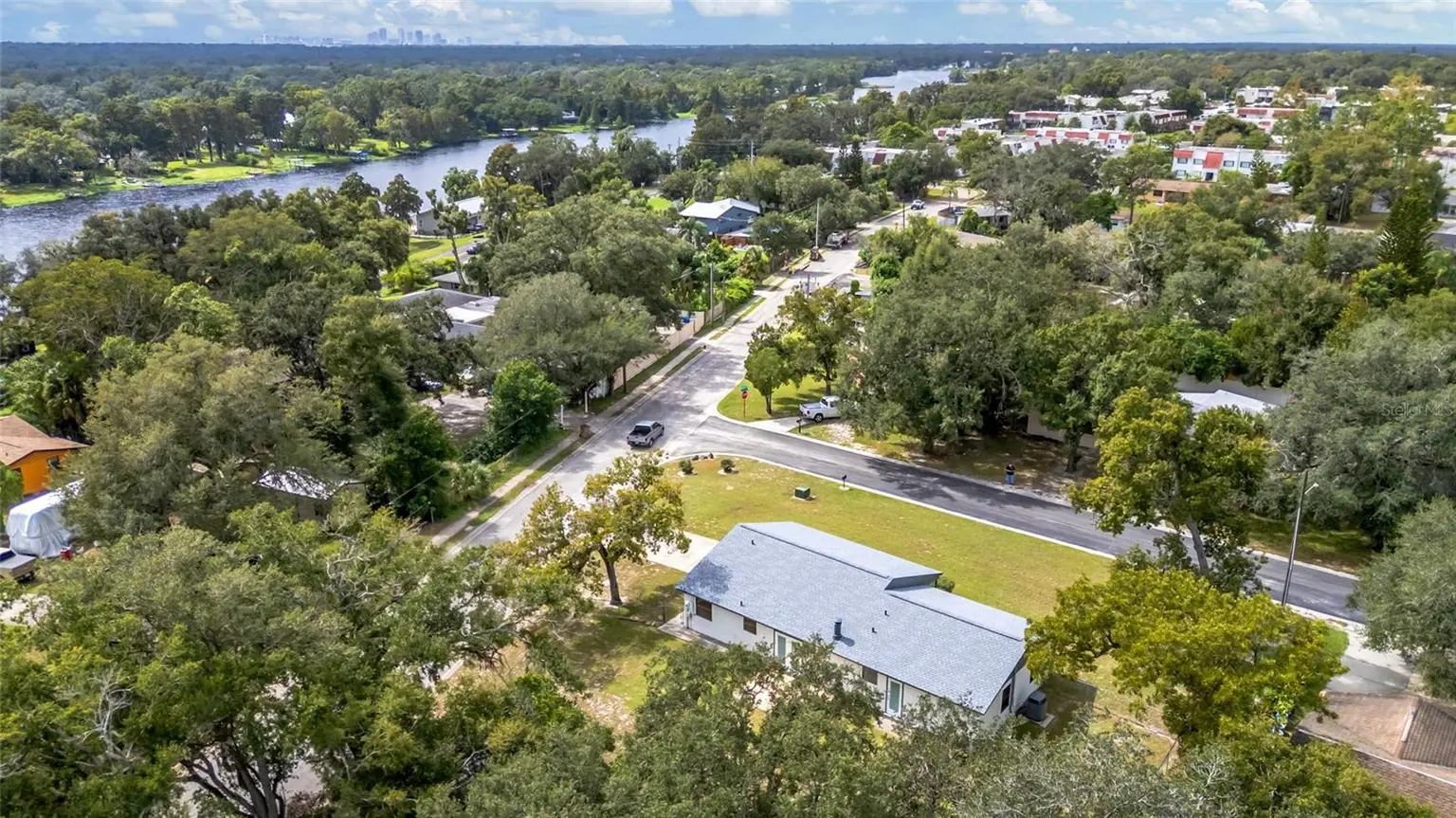 8605 GRANDVIEW DRIVE, TEMPLE TERRACE, FL, photo 4 of 36