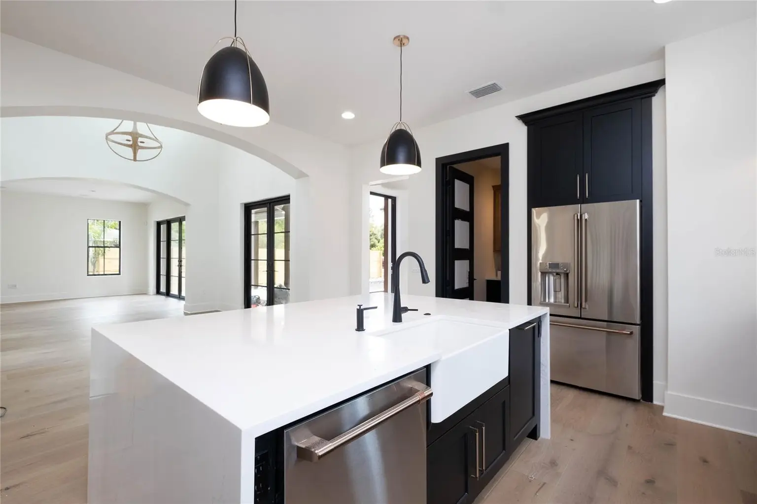 805 W INDIANA AVENUE, TAMPA, FL, photo 7 of 30
