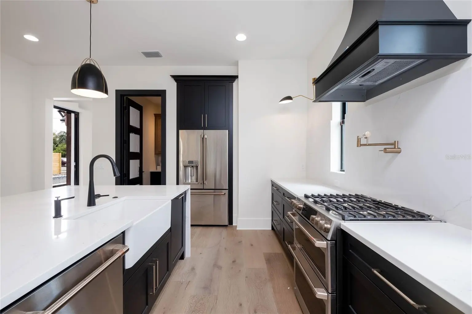 805 W INDIANA AVENUE, TAMPA, FL, photo 8 of 30