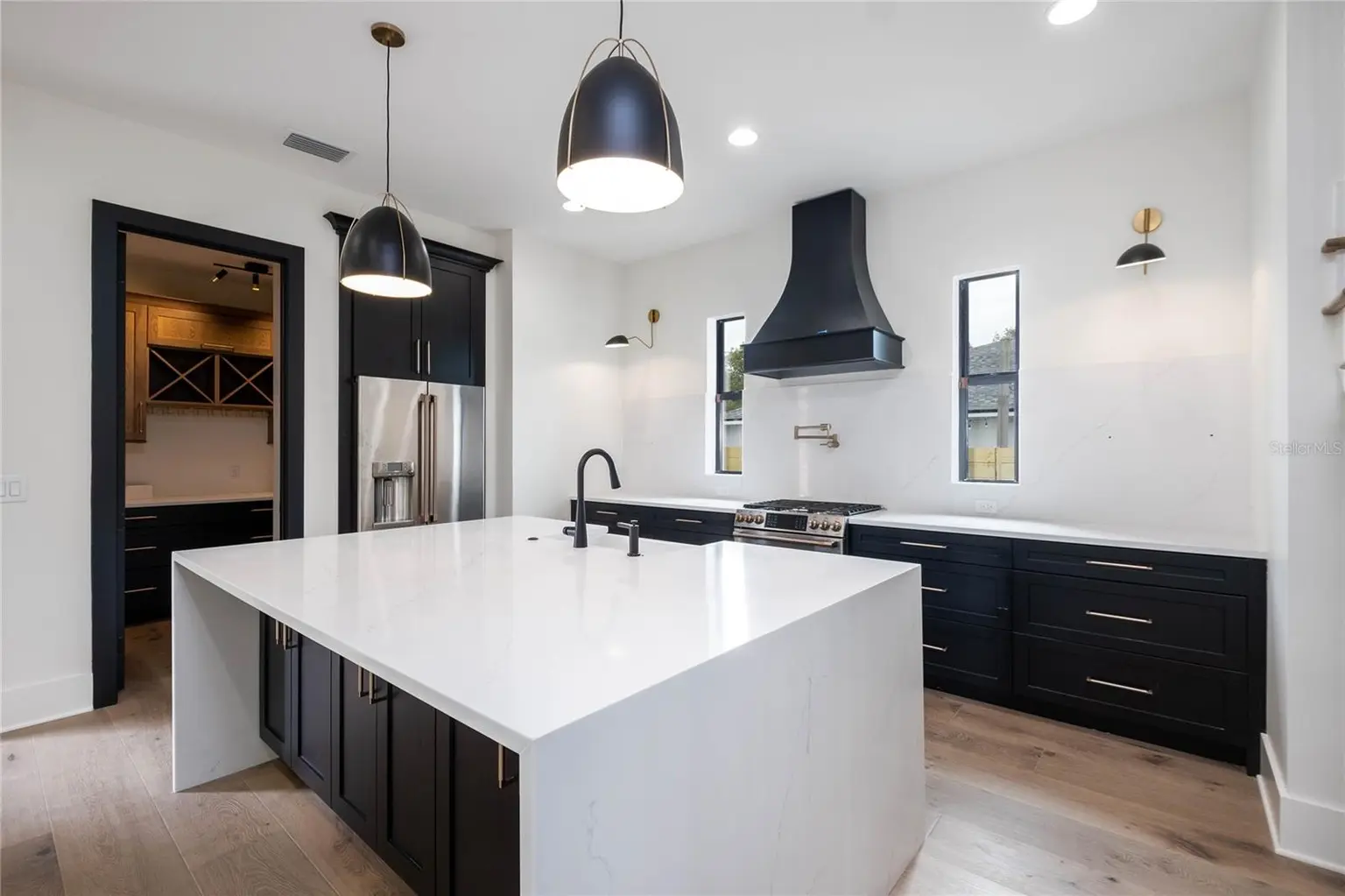 805 W INDIANA AVENUE, TAMPA, FL, photo 9 of 30