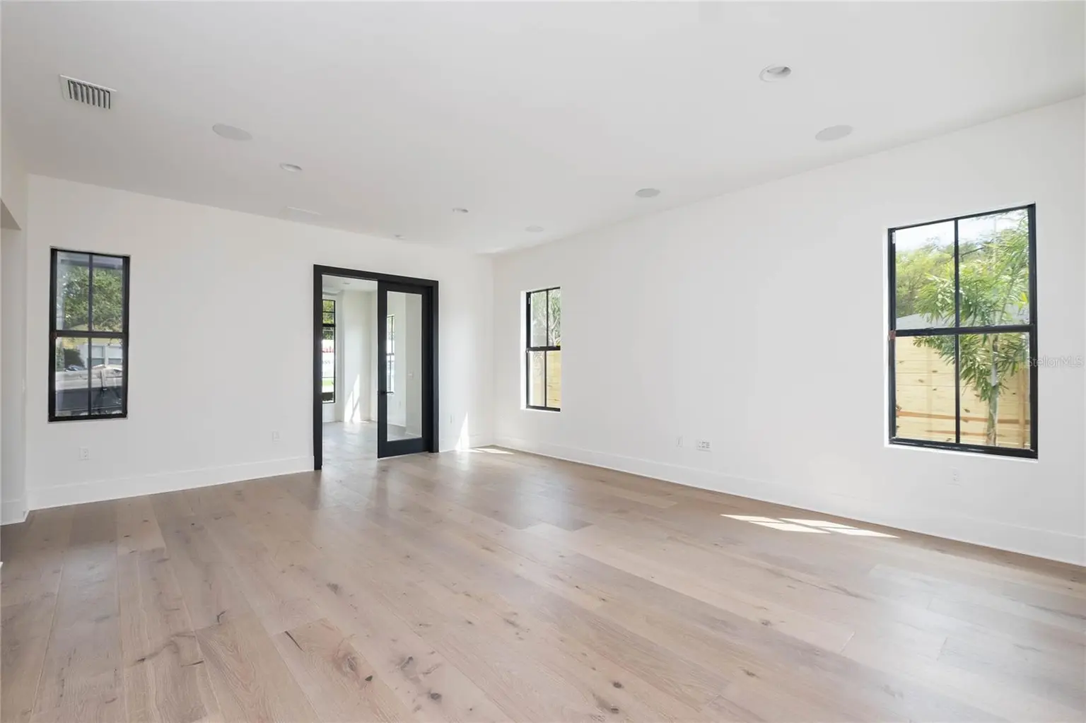 805 W INDIANA AVENUE, TAMPA, FL, photo 13 of 30