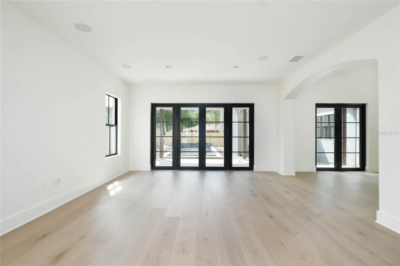 805 W INDIANA AVENUE, TAMPA, FL, photo 14 of 30