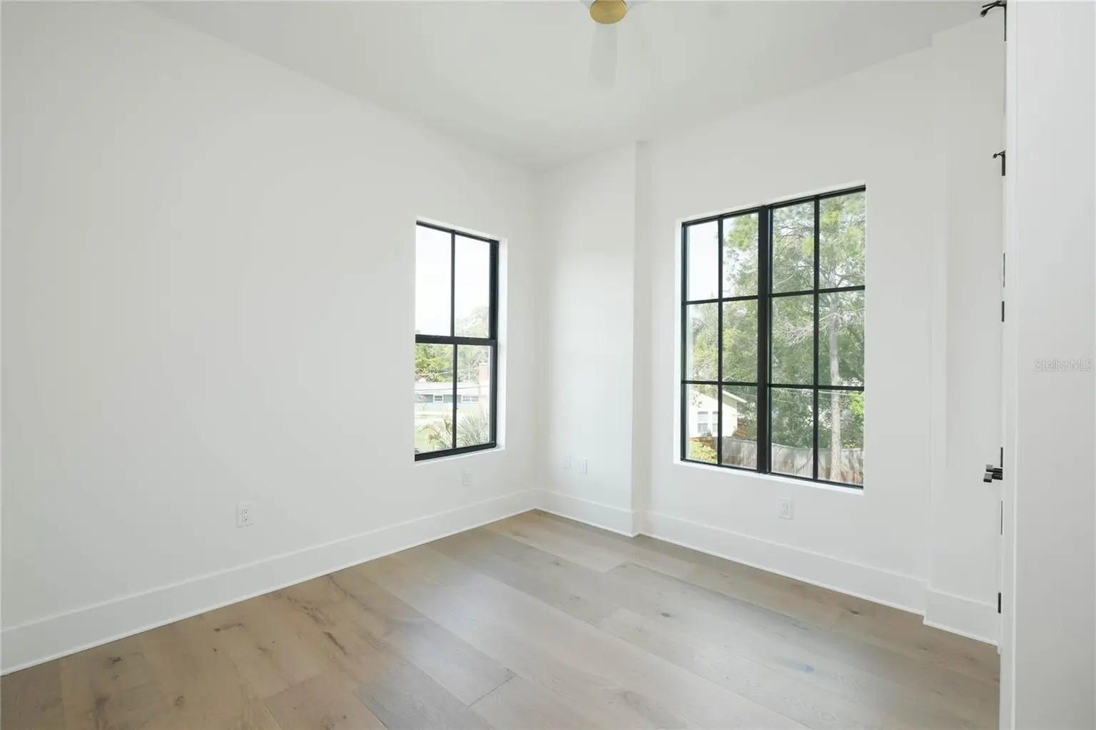 805 W INDIANA AVENUE, TAMPA, FL, photo 23 of 30