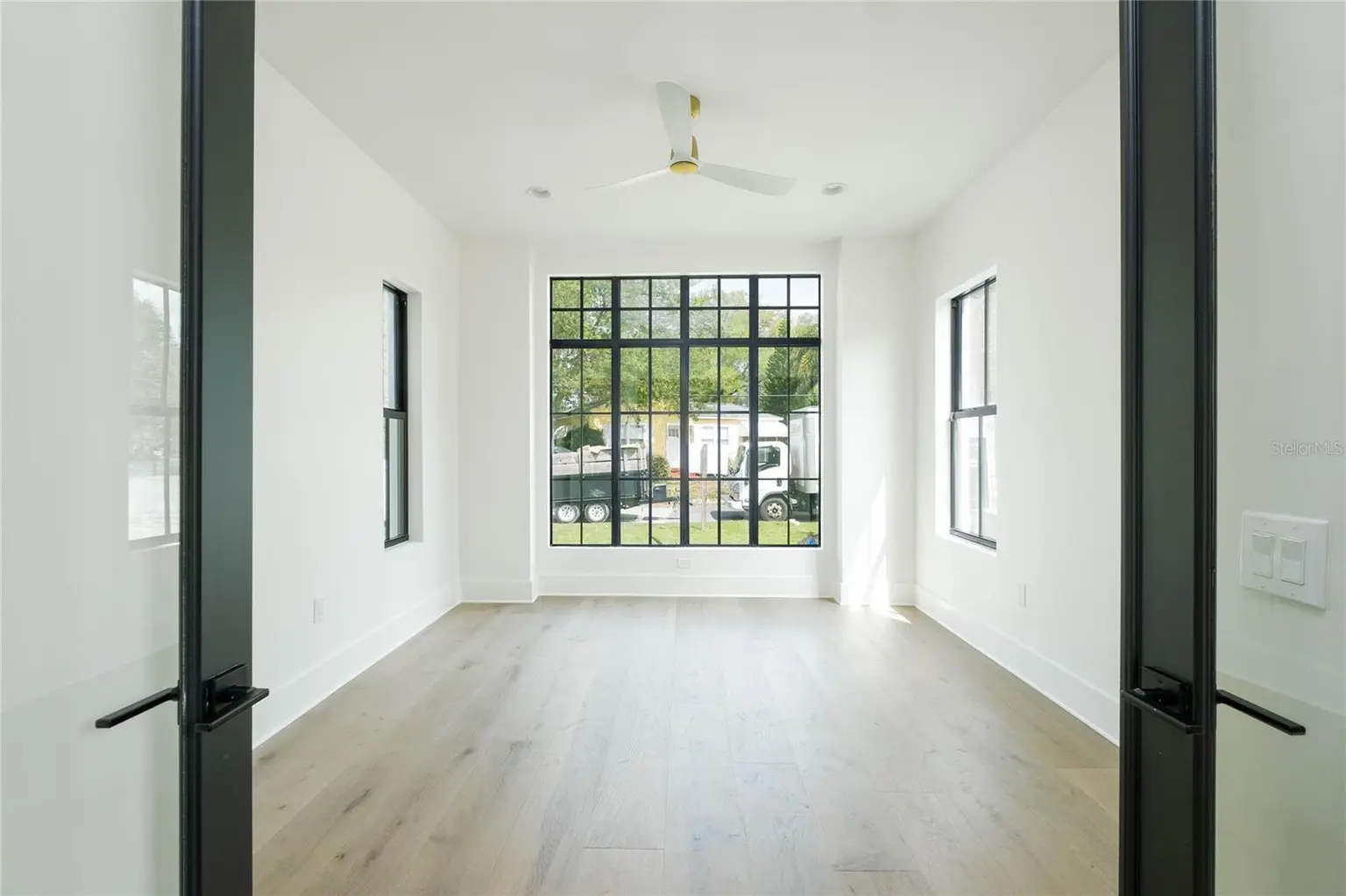 805 W INDIANA AVENUE, TAMPA, FL, photo 26 of 30