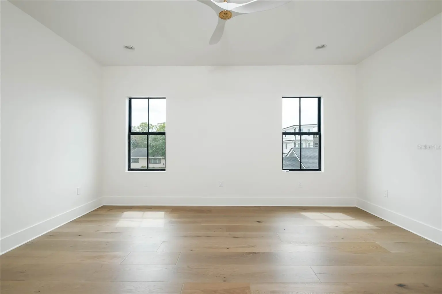 805 W INDIANA AVENUE, TAMPA, FL, photo 28 of 30