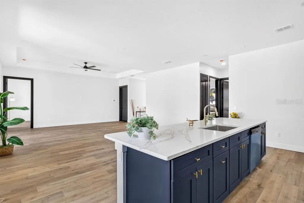 7812 N MULBERRY STREET, TAMPA, FL, photo 15 of 34
